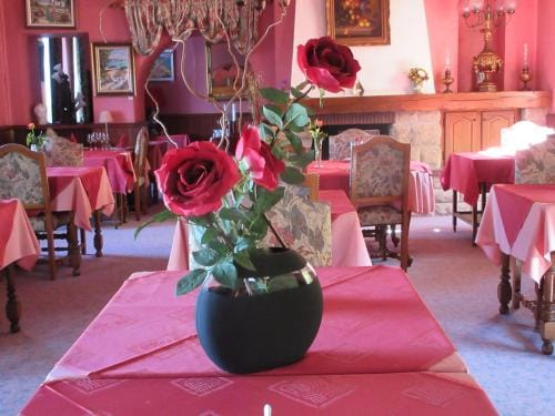 Le Trianon Hotel in Étel