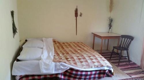 Bedroom for 3, in a nature house under mountain, 14 km to NP Krka, 30 mins drive to beach Hotel in Šibenik-Knin County, Croatia