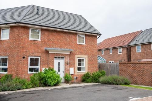 Close to Warwick University - Clover Way by Ty SA Hotel in Coventry