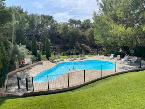 LES CISTES Hotel in Mallemort