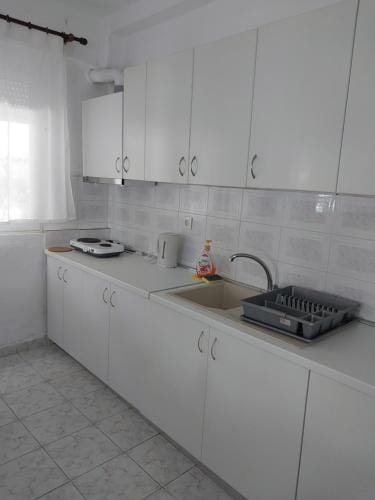 PELEKAN rooms and apartments athina 11 Hotel in Halkidiki