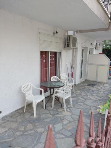 PELEKAN rooms and apartments athina 11 Hotel in Halkidiki