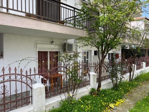 PELEKAN rooms and apartments athina 11 Hotel in Halkidiki