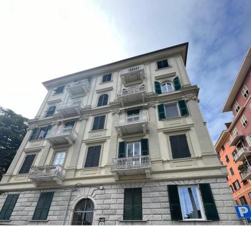BREATHE LIGURIA - LUCY 1 bedroom and 1 apartment in a newly renovated nineteenth-century building in Hotel in La Spezia