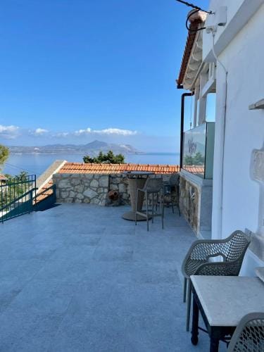 old zorbas place Hotel in Crete