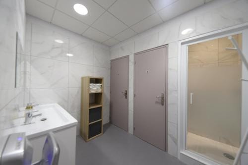 Loft 200m2 avec ecran led geant de 10m2 Hotel in Marseille