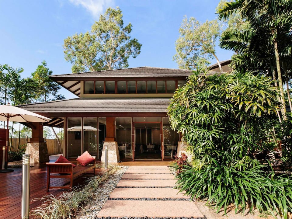 Pullman Palm Cove Sea Temple Resort & Spa Hotel in Palm Cove