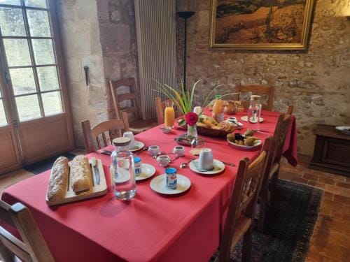 2 Suites dans demeure authentique du XVEME Hotel in Normandy