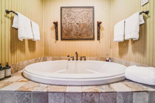 The Camp Blanco by Lodgewell - Riverfront retreat 2 Homes, Bunk House, Game Room & more Lodge in Rio Grande