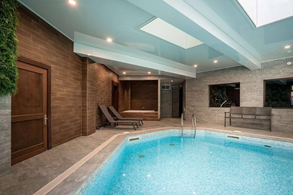 Best Western Plus Hostellerie Du Vallon Hotel in Deauville