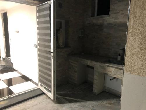 Chambre 2 places avec salle de bain Hotel in Marseille