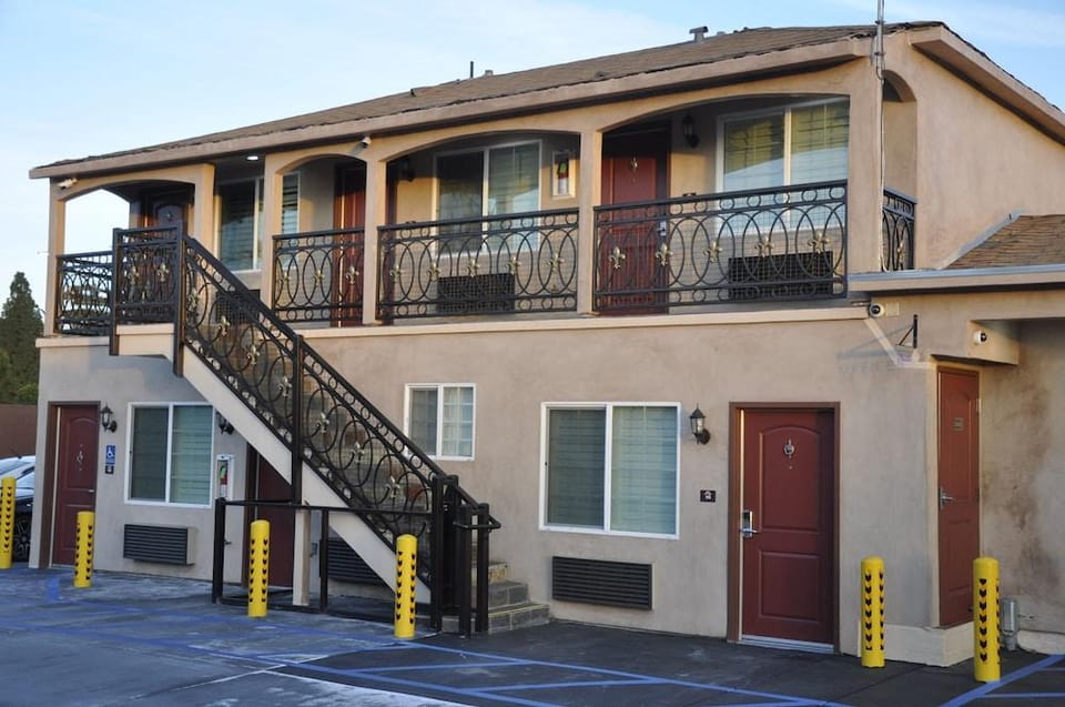 Sun Light Motel Hotel in Downey