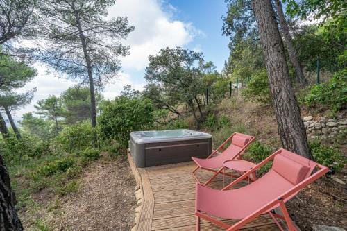 Le Chant des Pins Lodge & Spa Tour de Keyrie Hotel in Aix-en-Provence