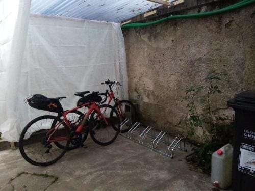 L'Appart' Abri velos - Bikes shelter Hotel in Centre-Val de Loire
