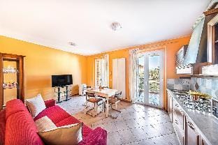 Annamaria 9 con piscina by Wonderful Italy Hotel in Sirmione