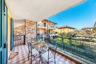 Annamaria 9 con piscina by Wonderful Italy Hotel in Sirmione