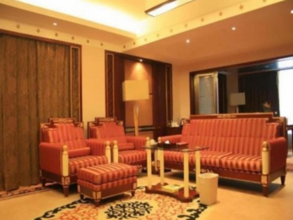深圳瑞驰酒店 Rich Hotel（Science and Technology Park World Window) Hotel in Shenzhen