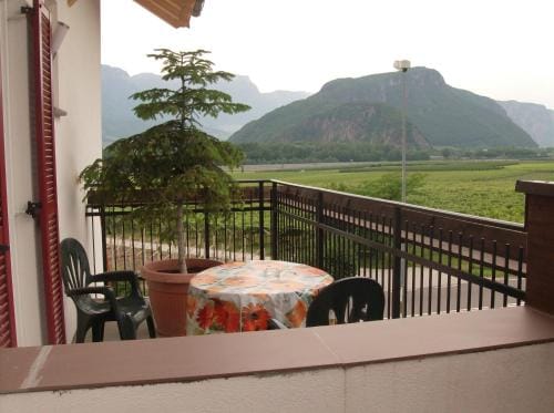 Gasthaus Pension Flora im Suden Sudtirol Hotel in Trentino-South Tyrol