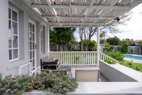 Seaside Cottage Kommetjie Hotel in Cape Town