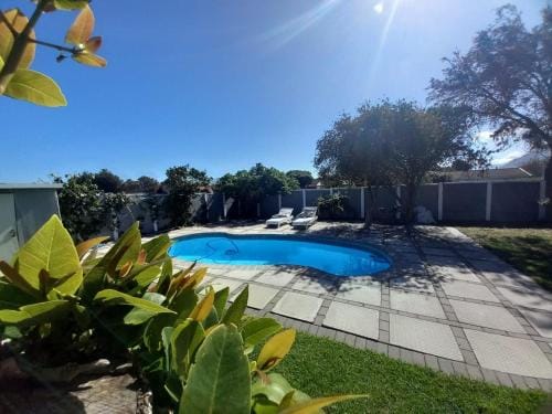 Seaside Cottage Kommetjie Hotel in Cape Town