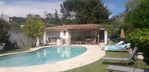 logement independant au calme proche toutes commodites et transports Hotel in Cannes