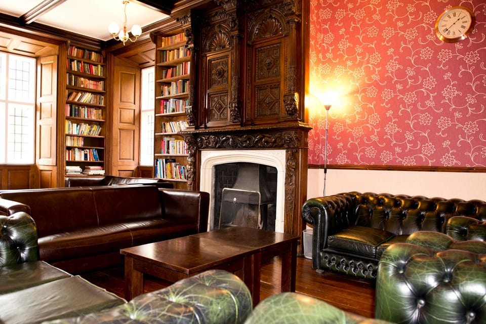 Shared lounge/TV area