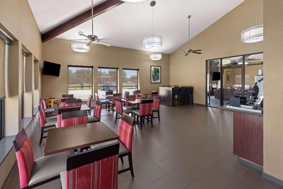 Super 8 by Wyndham Alexandria LA Hotel in Alexandria