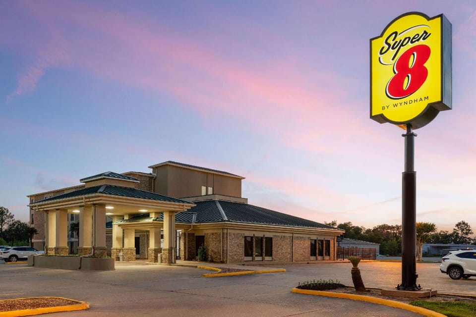Super 8 by Wyndham Alexandria LA Hotel in Alexandria