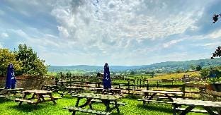 Downe Arms Castleton Hotel in England