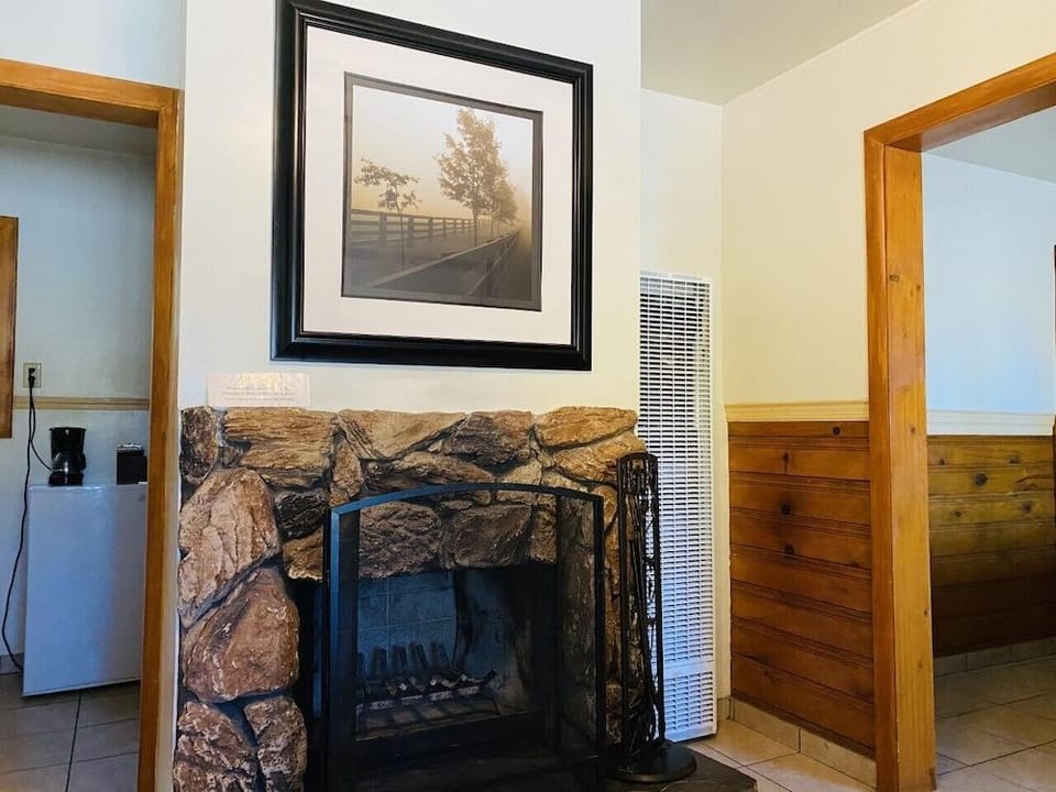 Bear Creek Resort  Hotel in Big Bear