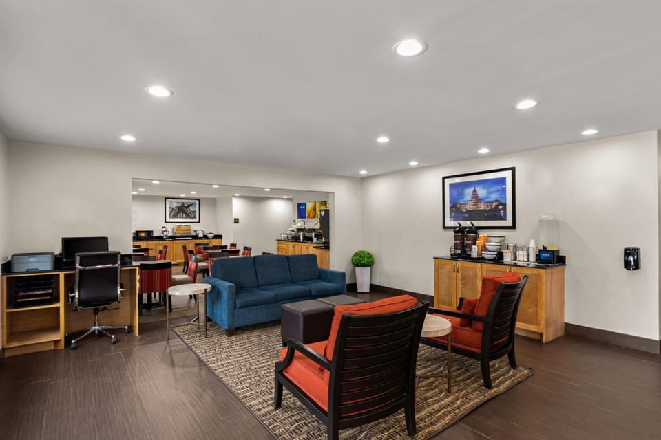 Comfort Inn & Suites Austin North Loop Hotel in Austin