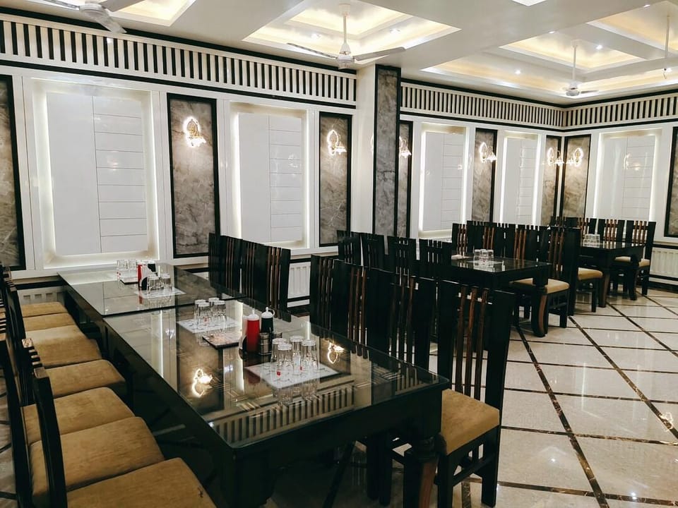 Hotel The Shree Jee Place Hotel in Uttar Pradesh