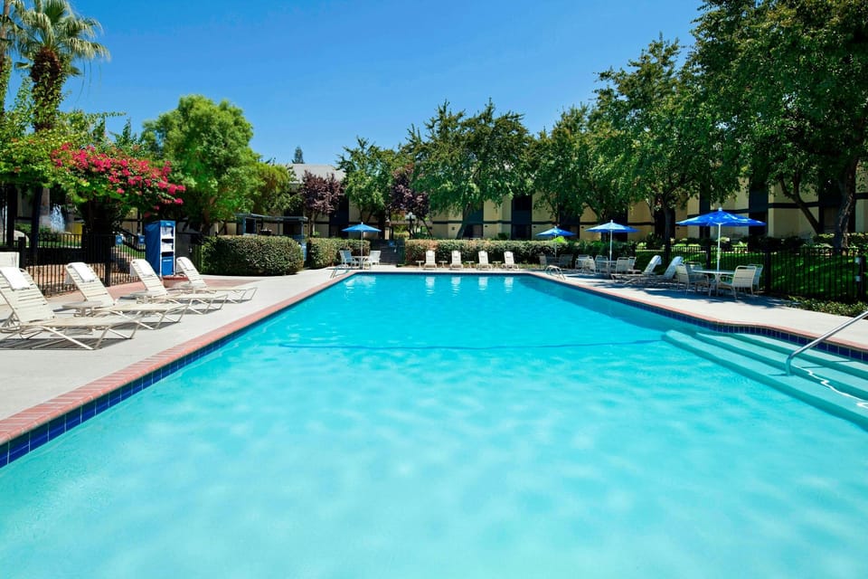 Four Points by Sheraton Bakersfield Hotel in Bakersfield