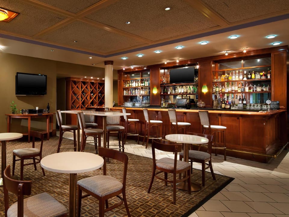 Four Points by Sheraton Bakersfield Hotel in Bakersfield