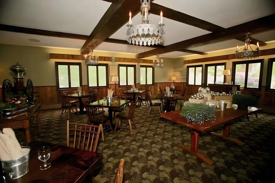 The Upper Pass Lodge Hotel in South Londonderry
