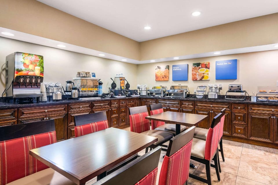 Comfort Inn & Suites Bothell - Seattle North Hotel in Bothell