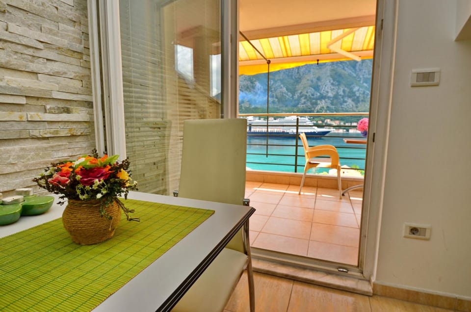 Palma Apartments Hotel in Dobrota