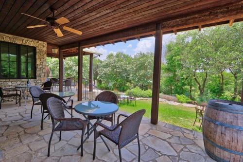 Fall Creek Vineyards Chardonnay Room Hotel in Rio Grande