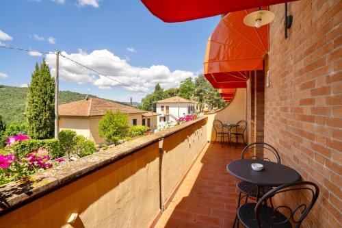 ISA-Holiday-Home with swimming-pool in San Gimignano, apartments with air conditioning and private o Hotel in Tuscany