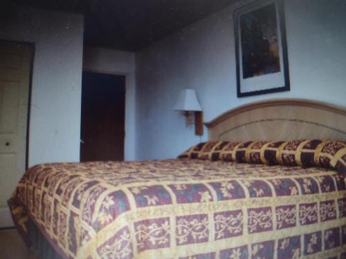 Budget Inn & Suites -Super-Ice Cold Spotless Rooms- Door-to-Door Lit Parking & Lowest Price plus HBO Motel in Rio Grande
