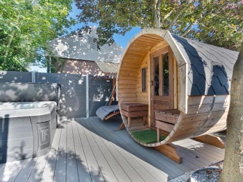 Voormalige Gevangenis Cel bij B&B Gezond aan Zee - Toegang Wellnesstuin meerprijs Hotel in Ouddorp