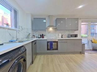 Beauchamp House - 2-Bed 2-Bath Apartment in Coventry City Centre by CovStays Hotel in Coventry