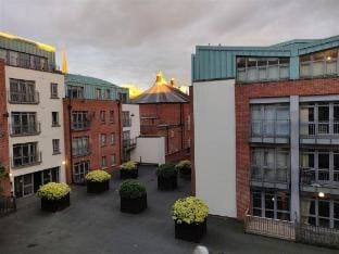 Beauchamp House - 2-Bed 2-Bath Apartment in Coventry City Centre by CovStays Hotel in Coventry