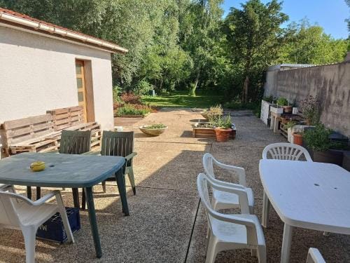 Cozy and tranquil double room with large desk Hotel in Hauts-de-France