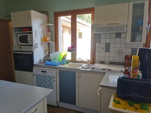 Cozy and tranquil double room with large desk Hotel in Hauts-de-France
