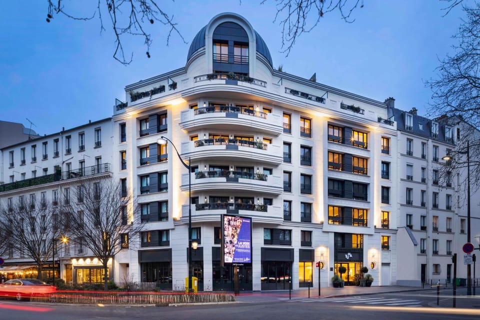 Yuna Porte-Maillot - ApartHotel Hotel in Levallois-Perret