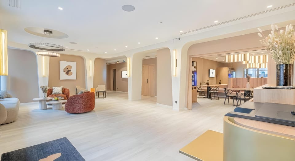 Yuna Porte-Maillot - ApartHotel Hotel in Levallois-Perret