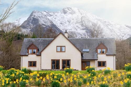Woodlands House with Hot Tub Hotel in Scotland