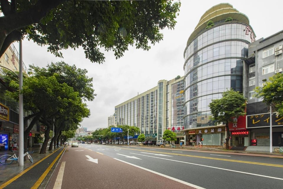 Huajun Yuyue Hotel 珠海華駿榆悅飯店 Hotel in Guangdong