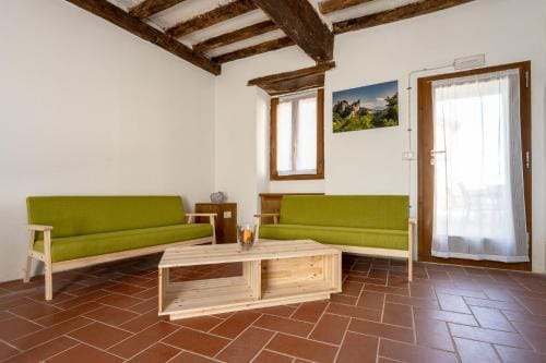 Borgo dei Sassi di Roccamalatina - Room and Breakfast Hotel in Emilia-Romagna
